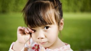 Tratamiento de la conjuntivitis en niños en el hogar.