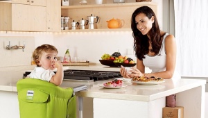 Hanging chair for feeding