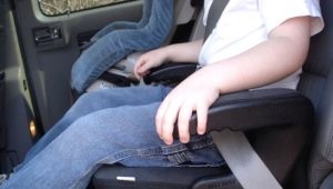 Boosters for children in the car: the rules of choice and features of operation