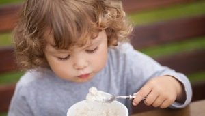 When to introduce milk porridge in the feed and what is better to choose?