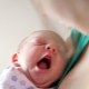 Come mettere un neonato e un bambino a dormire?