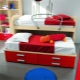 Cama retráctil para dos niños.