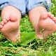 Verruga plantar en la pierna de un niño.