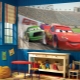 Papel pintado con coches para la habitación infantil.