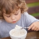 Quando introdurre il porridge di latte nel mangime e cosa è meglio scegliere?