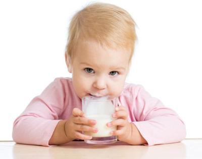 I bambini fino all'anno del latte vaccino non possono