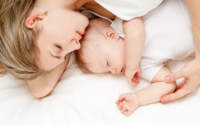 Mom's joint sleep with the child