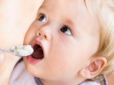 Empezar a alimentar bebé