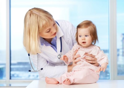 Inspection of the child before vaccination