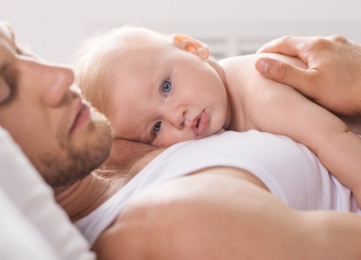 Papà e un bambino malato