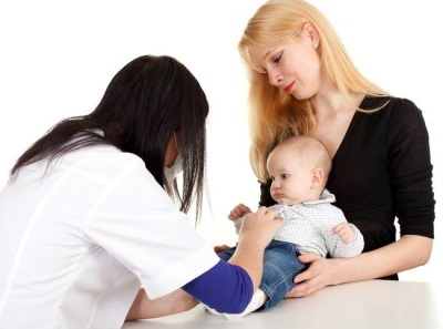 Examination of the baby at the doctor