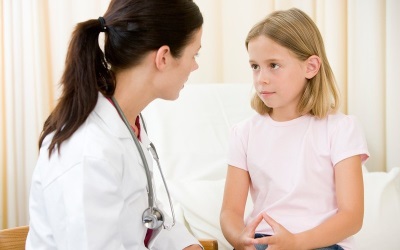 The doctor diagnoses the child