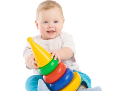 Baby plays pyramid at 10 months