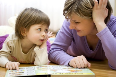 Child development at 4 years old - games with mom