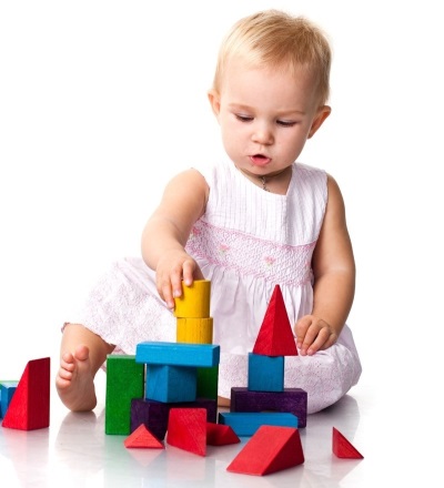 The child builds a tower