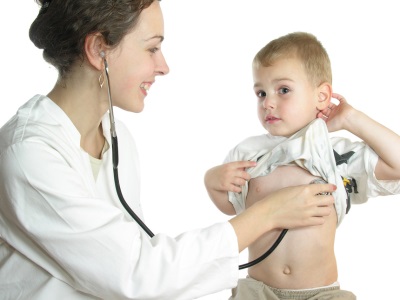 Niño de 5 años en el médico.