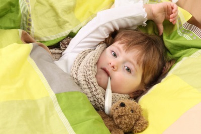 Tosse umida con temperatura in un bambino