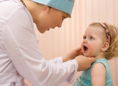 Medicamento para la tos seca en un niño