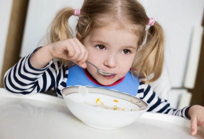 Dieta al ladrar tos en un niño.