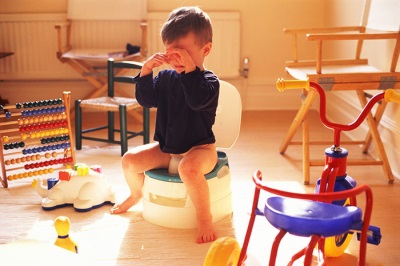 Método de enseñar a un niño a la olla.