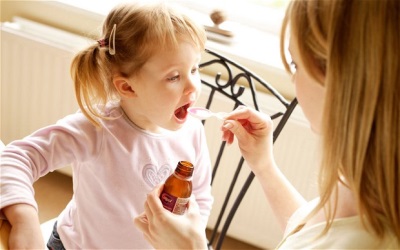 Antibiotics for children with cough and rhinitis