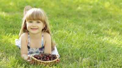 Bebe con cereza